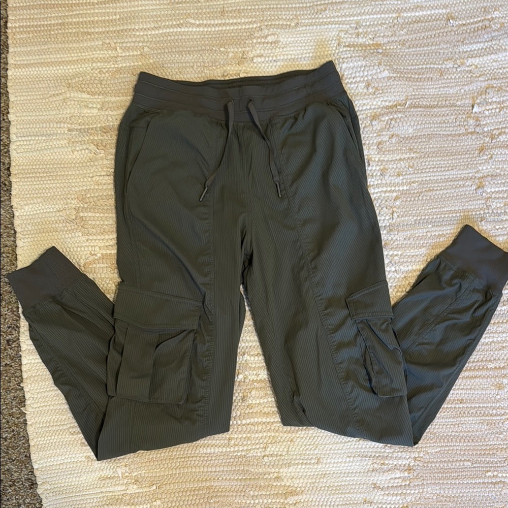 Lulu Lemon Dance Studio Relaxed-Fit Mid-Rise Cargo Jogger XS Olive Green